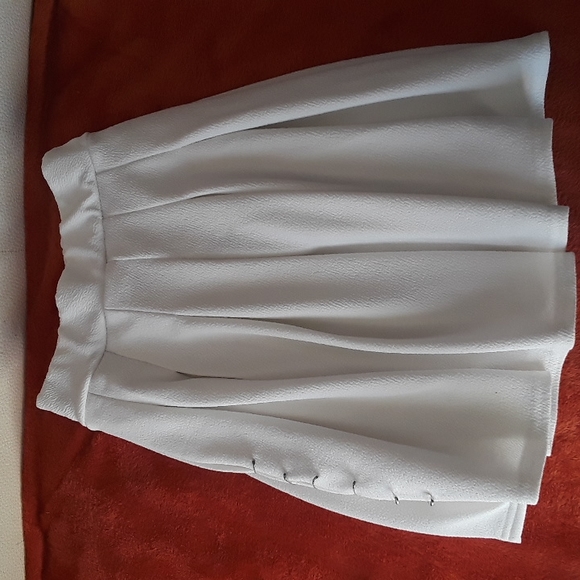 💕CUTE💕Pretty Little Things Pleated Skirt - Picture 3 of 8